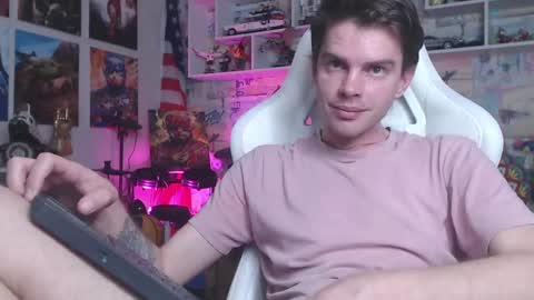 Snapshot of oxmikexo chatting on 03/11/25, 04:40 Mike online show from 03/11/25, 04:40