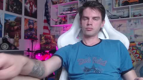 Snapshot of oxmikexo chatting on 03/12/25, 01:40 Mike online show from 03/12/25, 01:40