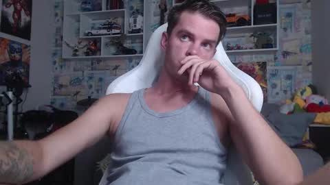 Snapshot of oxmikexo chatting on 09/10/25, 12:05 Mike online show from 09/10/25, 12:05