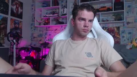 Snapshot of oxmikexo chatting on 09/11/25, 10:04 Mike online show from 09/11/25, 10:04