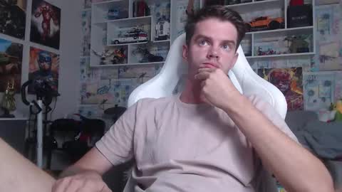 Snapshot of oxmikexo chatting on 09/13/25, 12:16 Mike online show from 09/13/25, 12:16