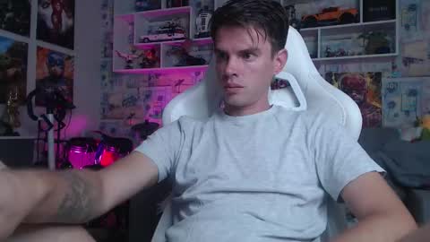 Snapshot of oxmikexo chatting on 09/14/25, 11:09 Mike online show from 09/14/25, 11:09