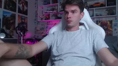 Snapshot of oxmikexo chatting on 09/19/25, 11:55 Mike online show from 09/19/25, 11:55