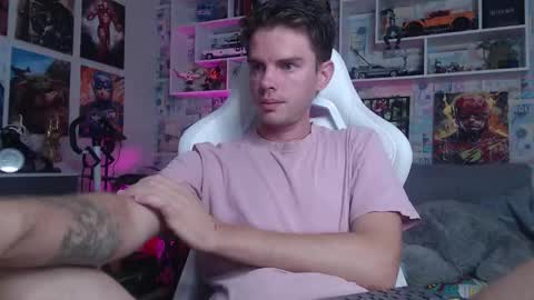 Snapshot of oxmikexo chatting on 09/21/25, 09:55 Mike online show from 09/21/25, 09:55