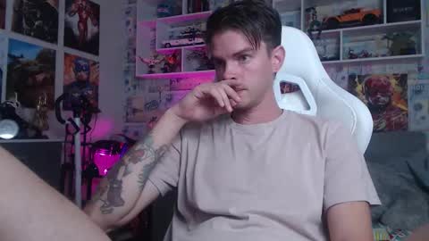 Snapshot of oxmikexo chatting on 09/22/25, 11:01 Mike online show from 09/22/25, 11:01