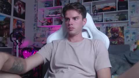 Snapshot of oxmikexo chatting on 09/23/25, 12:08 Mike online show from 09/23/25, 12:08