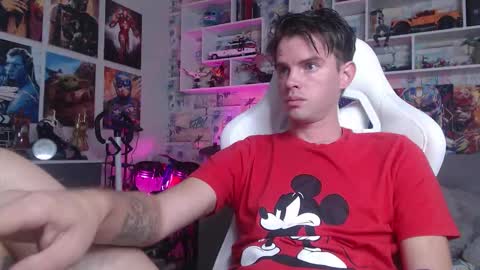 Snapshot of oxmikexo chatting on 09/24/25, 11:02 Mike online show from 09/24/25, 11:02