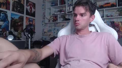 Snapshot of oxmikexo chatting on 09/26/25, 11:25 Mike online show from 09/26/25, 11:25