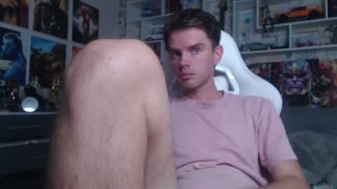 Snapshot of oxmikexo chatting on 09/27/25, 11:26 Mike online show from 09/27/25, 11:26