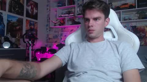 Snapshot of oxmikexo chatting on 09/29/25, 12:10 Mike online show from 09/29/25, 12:10