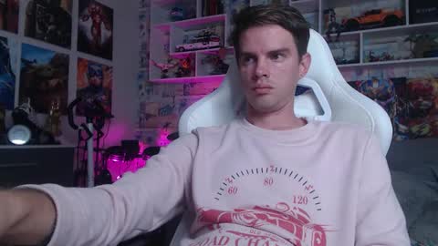 Snapshot of oxmikexo chatting on 10/01/25, 12:11 Mike online show from 10/01/25, 12:11