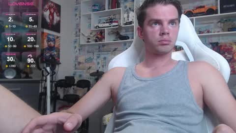 Snapshot of oxmikexo chatting on 10/02/25, 12:12 Mike online show from 10/02/25, 12:12