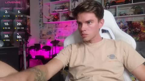 Snapshot of oxmikexo chatting on 10/03/25, 12:13 Mike online show from 10/03/25, 12:13