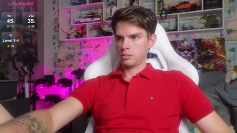 Snapshot of oxmikexo chatting on 10/04/25, 12:14 Mike online show from 10/04/25, 12:14