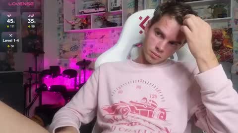 Snapshot of oxmikexo chatting on 10/09/25, 11:19 Mike online show from 10/09/25, 11:19