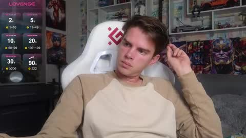 Snapshot of oxmikexo chatting on 10/11/25, 01:09 Mike online show from 10/11/25, 01:09