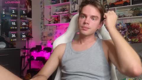 Snapshot of oxmikexo chatting on 10/13/25, 11:54 Mike online show from 10/13/25, 11:54