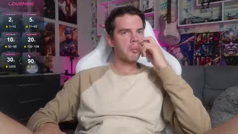 Snapshot of oxmikexo chatting on 10/14/25, 11:55 Mike online show from 10/14/25, 11:55