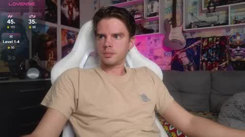 Snapshot of oxmikexo chatting on 10/15/25, 12:27 Mike online show from 10/15/25, 12:27