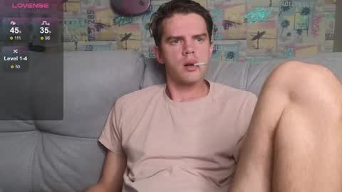 Snapshot of oxmikexo chatting on 10/18/25, 12:06 Mike online show from 10/18/25, 12:06