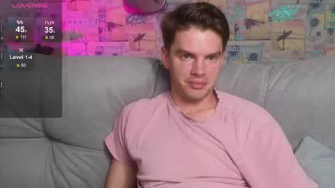 Snapshot of oxmikexo chatting on 10/24/25, 04:14 Mike online show from 10/24/25, 04:14