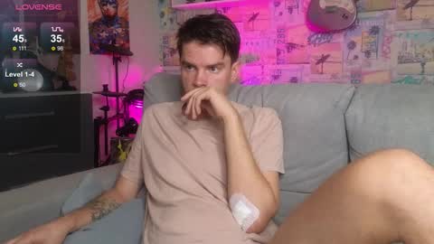 Snapshot of oxmikexo chatting on 10/26/25, 11:38 Mike online show from 10/26/25, 11:38