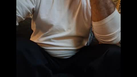 Snapshot of p326032 chatting on 11/11/25, 11:38 p326032 online show from 11/11/25, 11:38