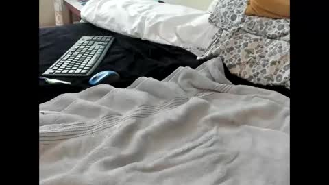 Snapshot of p_guin12345 chatting on 02/20/26, 02:39 p guin12345 online show from 02/20/26, 02:39