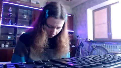 Ella online show from 04/15/26, 07:04