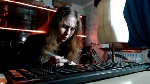 Snapshot of pa1e_pr1ncess chatting on 04/19/26, 12:00 Ella online show from 04/19/26, 12:00