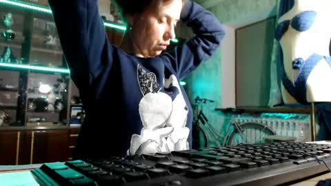 Snapshot of pa1e_pr1ncess chatting on 04/19/26, 04:50 Ella online show from 04/19/26, 04:50