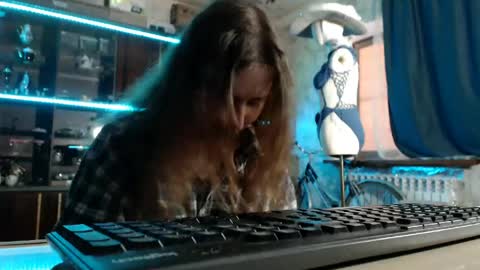 Snapshot of pa1e_pr1ncess chatting on 04/30/26, 06:42 Ella online show from 04/30/26, 06:42