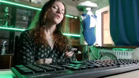 Snapshot of pa1e_pr1ncess chatting on 05/03/26, 06:08 Ella online show from 05/03/26, 06:08