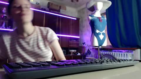 Snapshot of pa1e_pr1ncess chatting on 05/14/26, 07:37 Ella online show from 05/14/26, 07:37