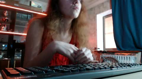 Snapshot of pa1e_pr1ncess chatting on 05/16/26, 10:47 Ella online show from 05/16/26, 10:47