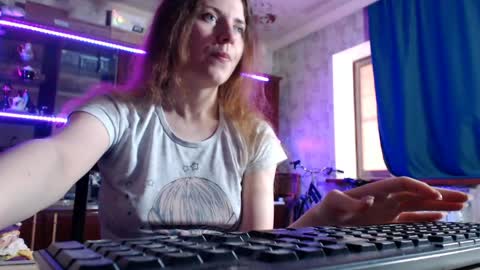 Snapshot of pa1e_pr1ncess chatting on 05/19/26, 06:53 Ella online show from 05/19/26, 06:53