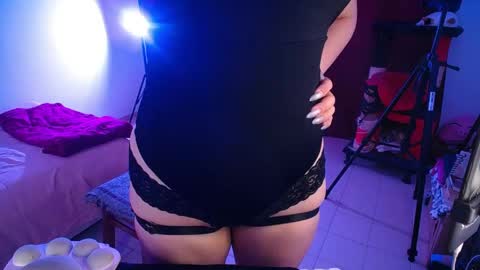 Snapshot of paariss_ chatting on 05/15/26, 10:28 Paris online show from 05/15/26, 10:28