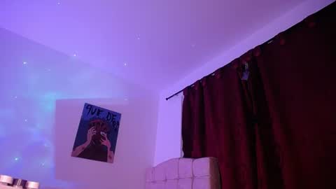 Snapshot of paariss_ chatting on 06/12/26, 12:20 Paris online show from 06/12/26, 12:20