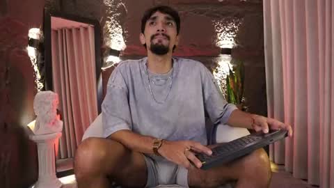 Snapshot of pablo_russoo chatting on 05/07/26, 06:30 pablo online show from 05/07/26, 06:30