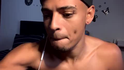 Snapshot of pablocruz2000 chatting on 02/15/25, 04:01 LoneWolf online show from 02/15/25, 04:01