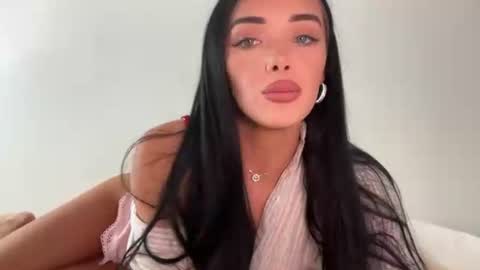 Snapshot of paigemckinnon chatting on 06/24/26, 03:05 paigey xxx link in bio online show from 06/24/26, 03:05