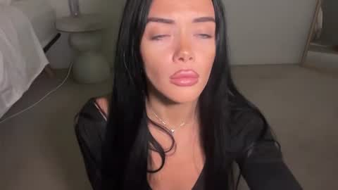Snapshot of paigemckinnon chatting on 07/27/26, 07:15 paigey xxx link in bio online show from 07/27/26, 07:15
