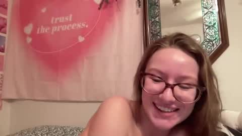 Snapshot of paisleysnowxo chatting on 03/11/25, 05:38 paisleysnowxo online show from 03/11/25, 05:38
