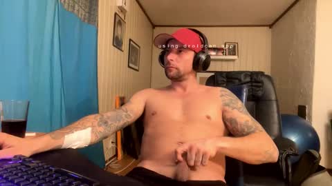 Snapshot of pajen33 chatting on 12/17/25, 02:34 pajen33 online show from 12/17/25, 02:34