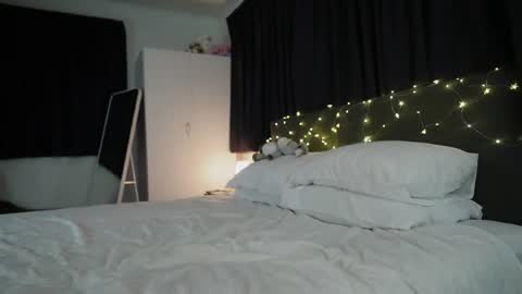 Snapshot of pakeha_princess chatting on 07/12/26, 12:07 Holly online show from 07/12/26, 12:07