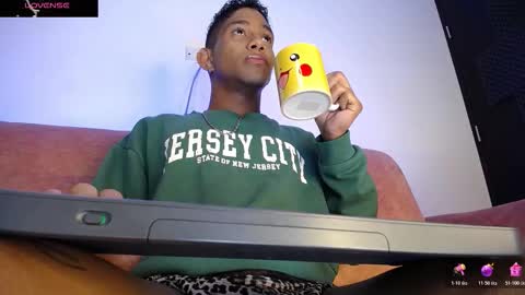 Palo Santo online show from 03/25/26, 07:47