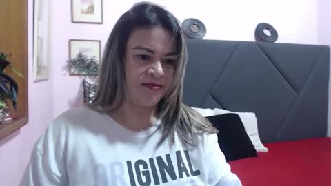 pamela_echeverria online show from 11/03/25, 12:06