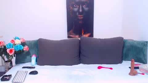 PAMEL ISSY online show from 01/18/25, 12:15