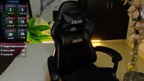 Paola online show from 12/28/24, 01:08