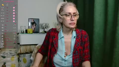 Snapshot of pamellamurphy chatting on 05/17/26, 12:08 pamellamurphy online show from 05/17/26, 12:08